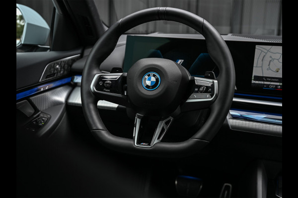 BMW 5 Serie Touring 530e xDrive M-SPORT | 360 CAMERA | ICONIC GRILL | HEAD-UP | ADAPTIVE LED | AMBIANCE VERLICHTING | COMFORT ACCESS | ADAPT