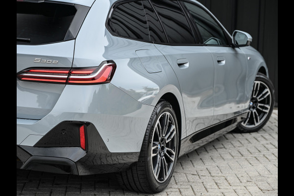 BMW 5 Serie Touring 530e xDrive M-SPORT | 360 CAMERA | ICONIC GRILL | HEAD-UP | ADAPTIVE LED | AMBIANCE VERLICHTING | COMFORT ACCESS | ADAPT