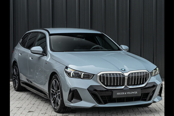 BMW 5 Serie Touring 530e xDrive M-SPORT | 360 CAMERA | ICONIC GRILL | HEAD-UP | ADAPTIVE LED | AMBIANCE VERLICHTING | COMFORT ACCESS | ADAPT