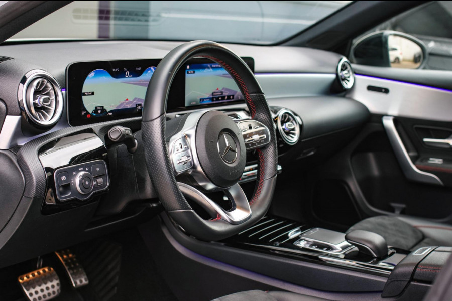 Mercedes-Benz A-Klasse 200 AMG *Pano*Camera*Stoelverwarming*Ambienteverlichting*