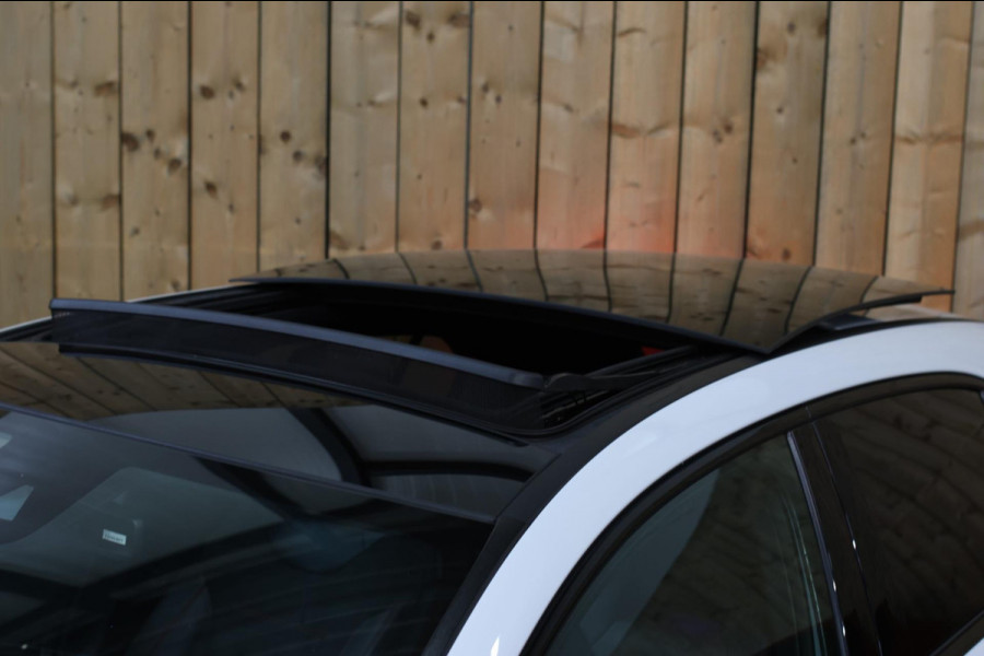 Mercedes-Benz A-Klasse 200 AMG *Pano*Camera*Stoelverwarming*Ambienteverlichting*
