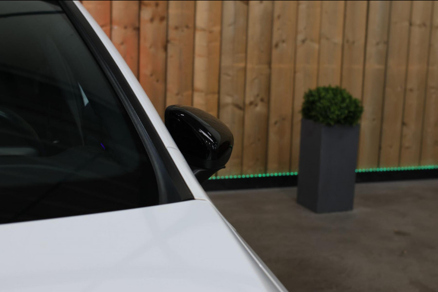 Mercedes-Benz A-Klasse 200 AMG *Pano*Camera*Stoelverwarming*Ambienteverlichting*