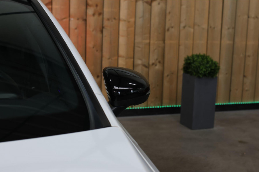 Mercedes-Benz A-Klasse 200 AMG *Pano*Camera*Stoelverwarming*Ambienteverlichting*