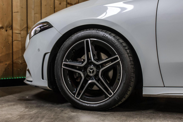 Mercedes-Benz A-Klasse 200 AMG *Pano*Camera*Stoelverwarming*Ambienteverlichting*