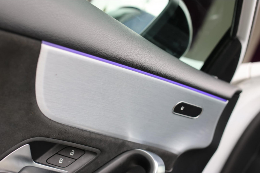 Mercedes-Benz A-Klasse 200 AMG *Pano*Camera*Stoelverwarming*Ambienteverlichting*