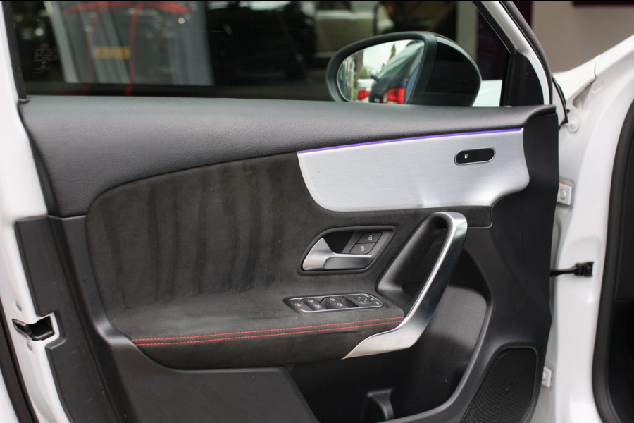 Mercedes-Benz A-Klasse 200 AMG *Pano*Camera*Stoelverwarming*Ambienteverlichting*