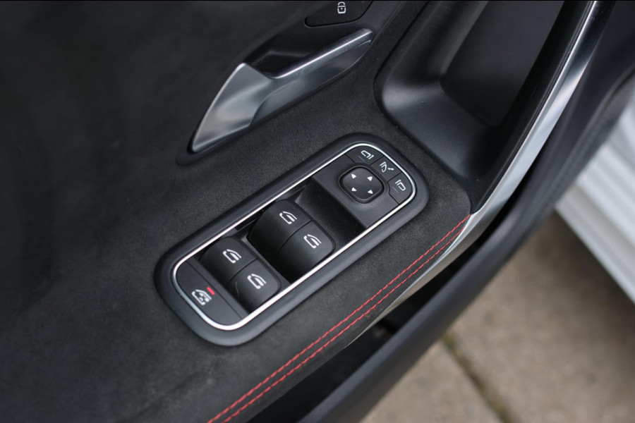Mercedes-Benz A-Klasse 200 AMG *Pano*Camera*Stoelverwarming*Ambienteverlichting*