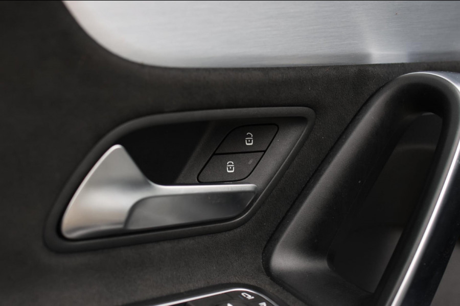 Mercedes-Benz A-Klasse 200 AMG *Pano*Camera*Stoelverwarming*Ambienteverlichting*