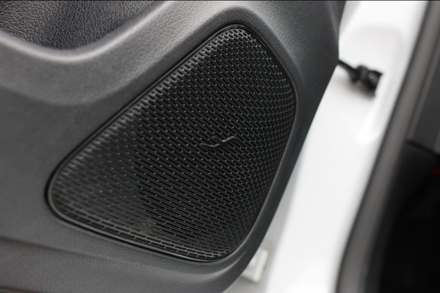 Mercedes-Benz A-Klasse 200 AMG *Pano*Camera*Stoelverwarming*Ambienteverlichting*