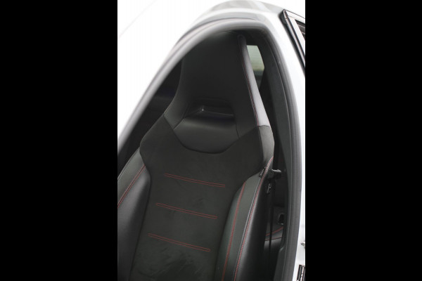 Mercedes-Benz A-Klasse 200 AMG *Pano*Camera*Stoelverwarming*Ambienteverlichting*