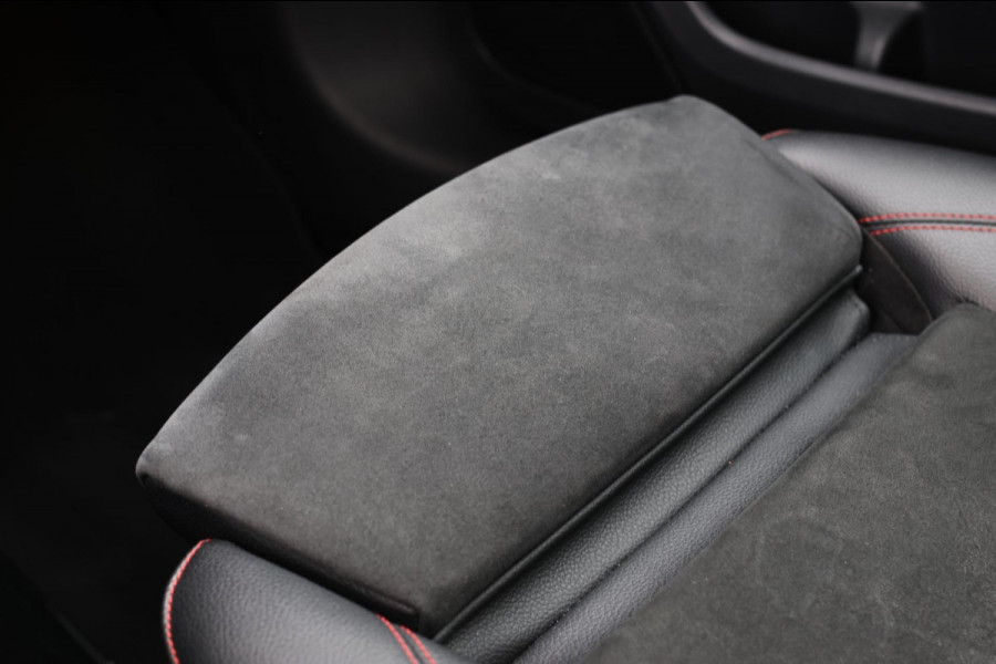Mercedes-Benz A-Klasse 200 AMG *Pano*Camera*Stoelverwarming*Ambienteverlichting*