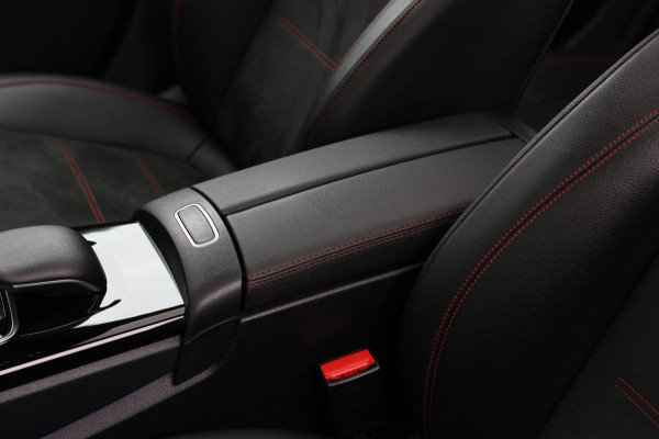 Mercedes-Benz A-Klasse 200 AMG *Pano*Camera*Stoelverwarming*Ambienteverlichting*