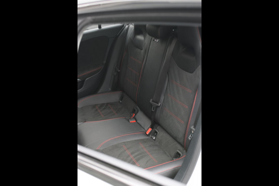 Mercedes-Benz A-Klasse 200 AMG *Pano*Camera*Stoelverwarming*Ambienteverlichting*