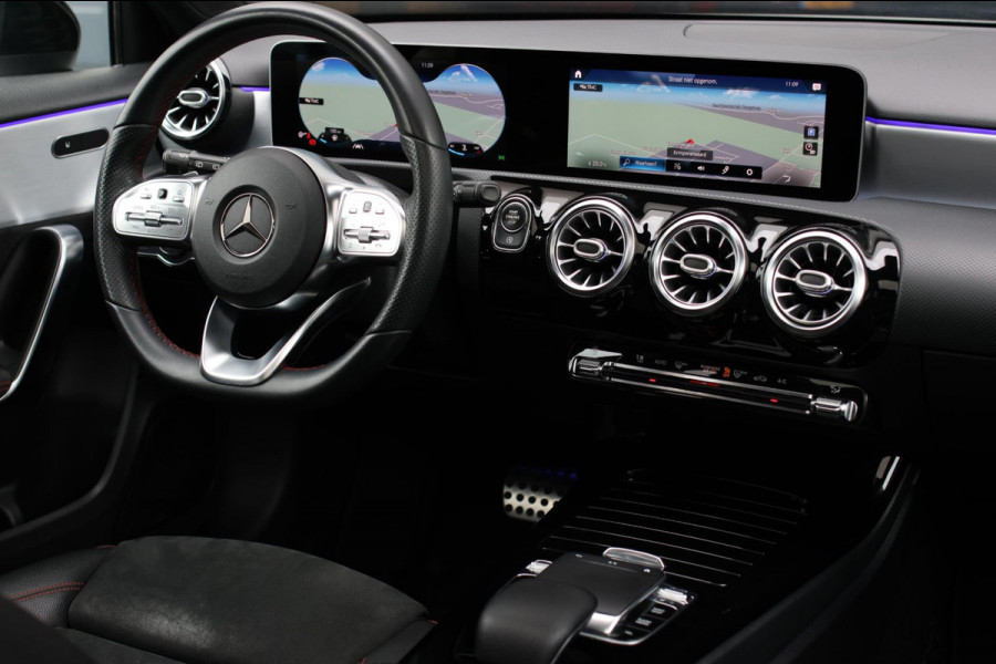 Mercedes-Benz A-Klasse 200 AMG *Pano*Camera*Stoelverwarming*Ambienteverlichting*