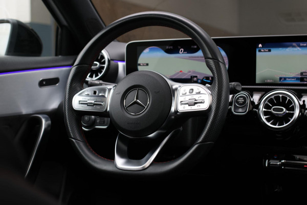 Mercedes-Benz A-Klasse 200 AMG *Pano*Camera*Stoelverwarming*Ambienteverlichting*