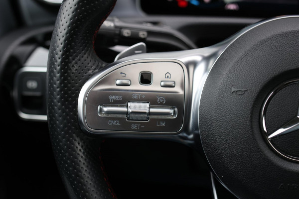 Mercedes-Benz A-Klasse 200 AMG *Pano*Camera*Stoelverwarming*Ambienteverlichting*