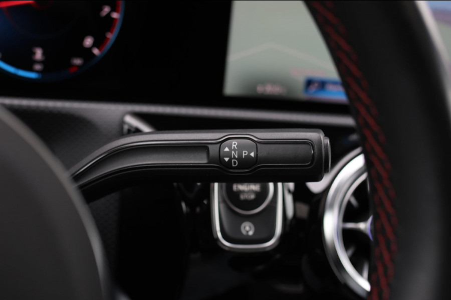 Mercedes-Benz A-Klasse 200 AMG *Pano*Camera*Stoelverwarming*Ambienteverlichting*
