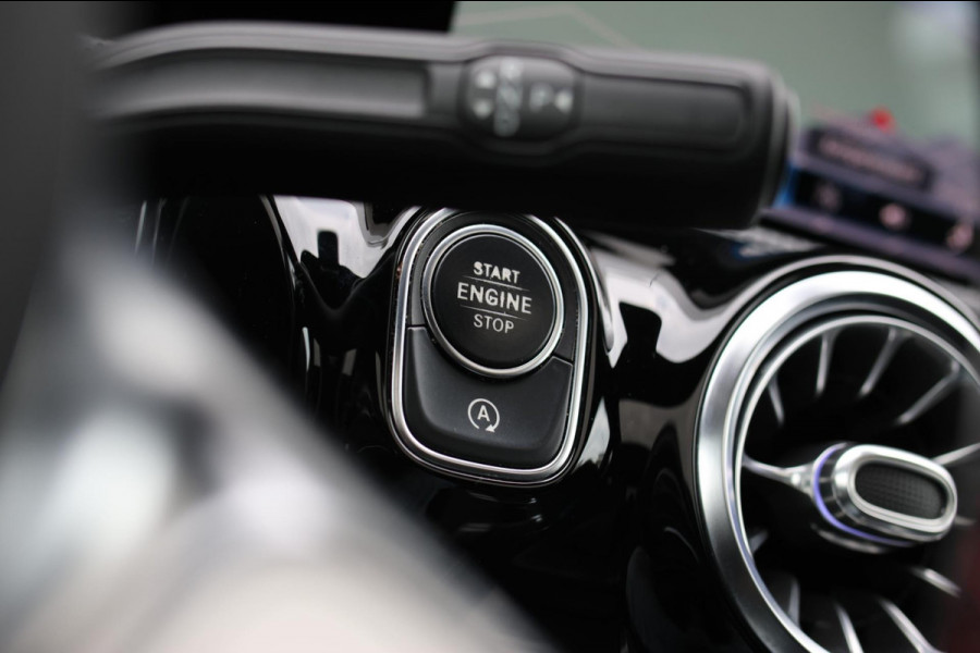 Mercedes-Benz A-Klasse 200 AMG *Pano*Camera*Stoelverwarming*Ambienteverlichting*