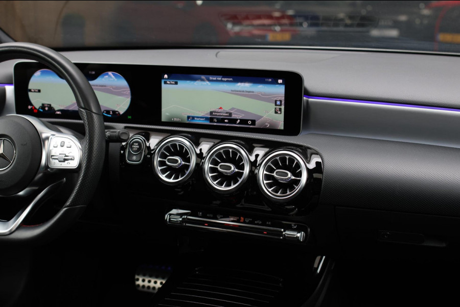 Mercedes-Benz A-Klasse 200 AMG *Pano*Camera*Stoelverwarming*Ambienteverlichting*