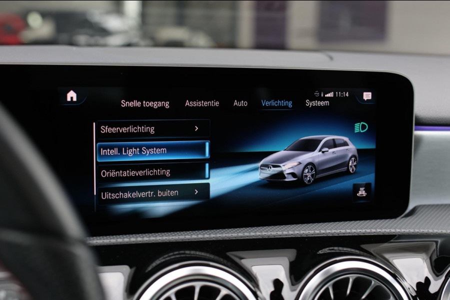 Mercedes-Benz A-Klasse 200 AMG *Pano*Camera*Stoelverwarming*Ambienteverlichting*