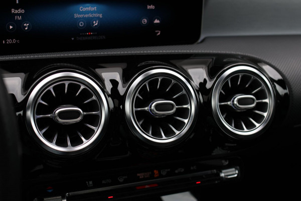 Mercedes-Benz A-Klasse 200 AMG *Pano*Camera*Stoelverwarming*Ambienteverlichting*