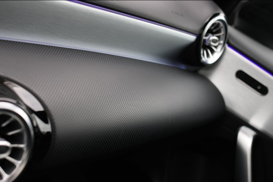 Mercedes-Benz A-Klasse 200 AMG *Pano*Camera*Stoelverwarming*Ambienteverlichting*