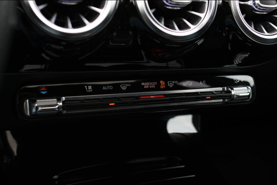 Mercedes-Benz A-Klasse 200 AMG *Pano*Camera*Stoelverwarming*Ambienteverlichting*