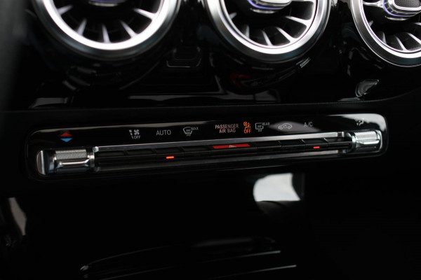 Mercedes-Benz A-Klasse 200 AMG *Pano*Camera*Stoelverwarming*Ambienteverlichting*