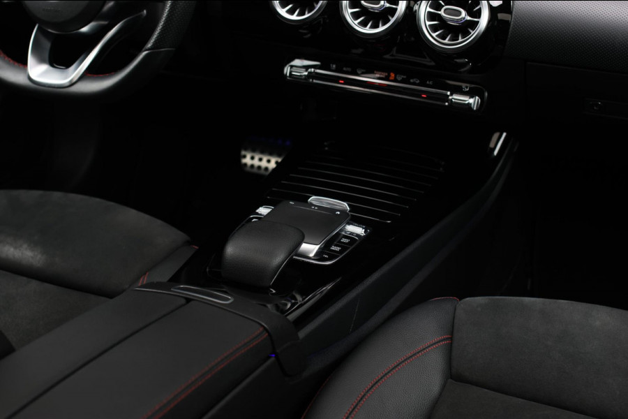 Mercedes-Benz A-Klasse 200 AMG *Pano*Camera*Stoelverwarming*Ambienteverlichting*