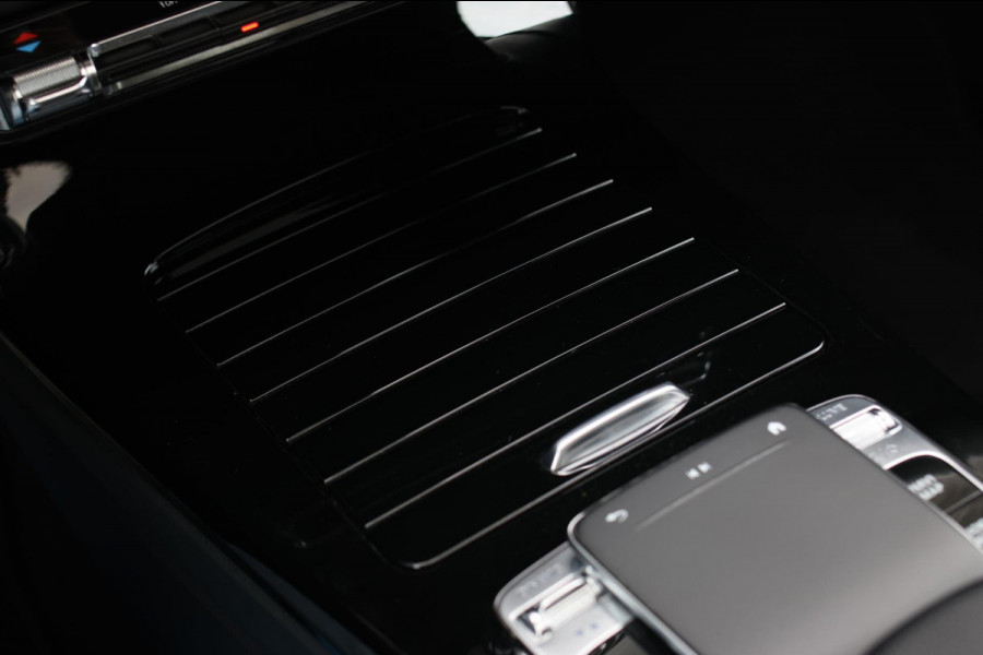 Mercedes-Benz A-Klasse 200 AMG *Pano*Camera*Stoelverwarming*Ambienteverlichting*