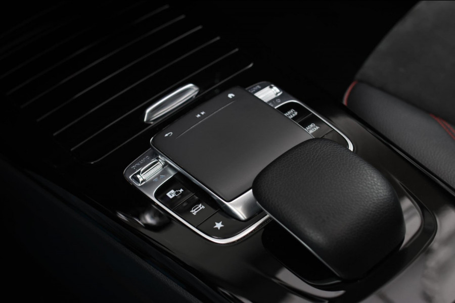 Mercedes-Benz A-Klasse 200 AMG *Pano*Camera*Stoelverwarming*Ambienteverlichting*