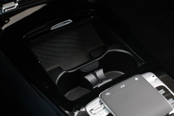 Mercedes-Benz A-Klasse 200 AMG *Pano*Camera*Stoelverwarming*Ambienteverlichting*