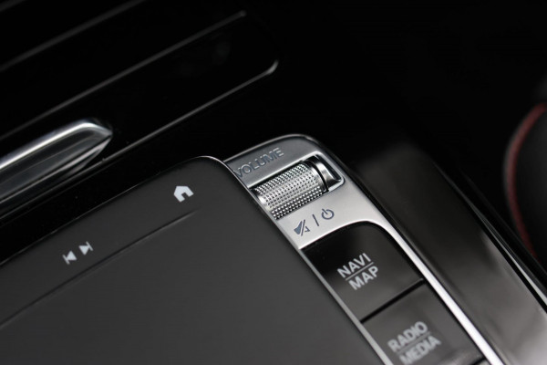 Mercedes-Benz A-Klasse 200 AMG *Pano*Camera*Stoelverwarming*Ambienteverlichting*
