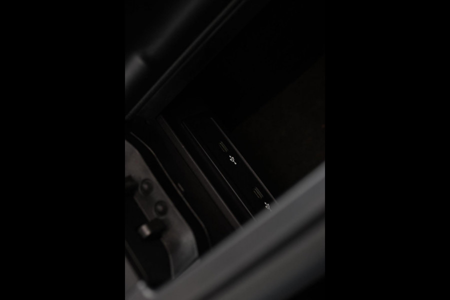 Mercedes-Benz A-Klasse 200 AMG *Pano*Camera*Stoelverwarming*Ambienteverlichting*