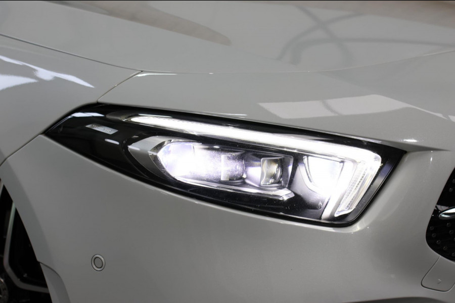 Mercedes-Benz A-Klasse 200 AMG *Pano*Camera*Stoelverwarming*Ambienteverlichting*