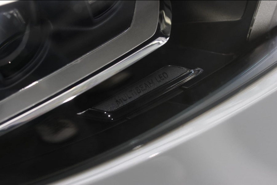 Mercedes-Benz A-Klasse 200 AMG *Pano*Camera*Stoelverwarming*Ambienteverlichting*