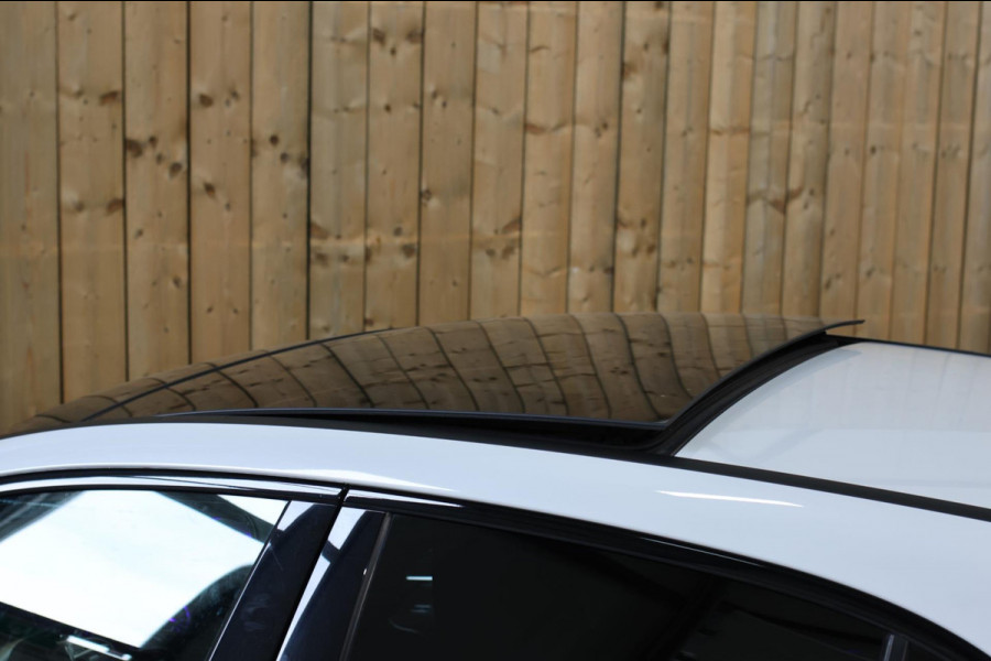 Mercedes-Benz A-Klasse 200 AMG *Pano*Camera*Stoelverwarming*Ambienteverlichting*