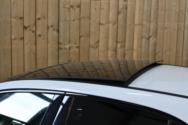 Mercedes-Benz A-Klasse 200 AMG *Pano*Camera*Stoelverwarming*Ambienteverlichting*