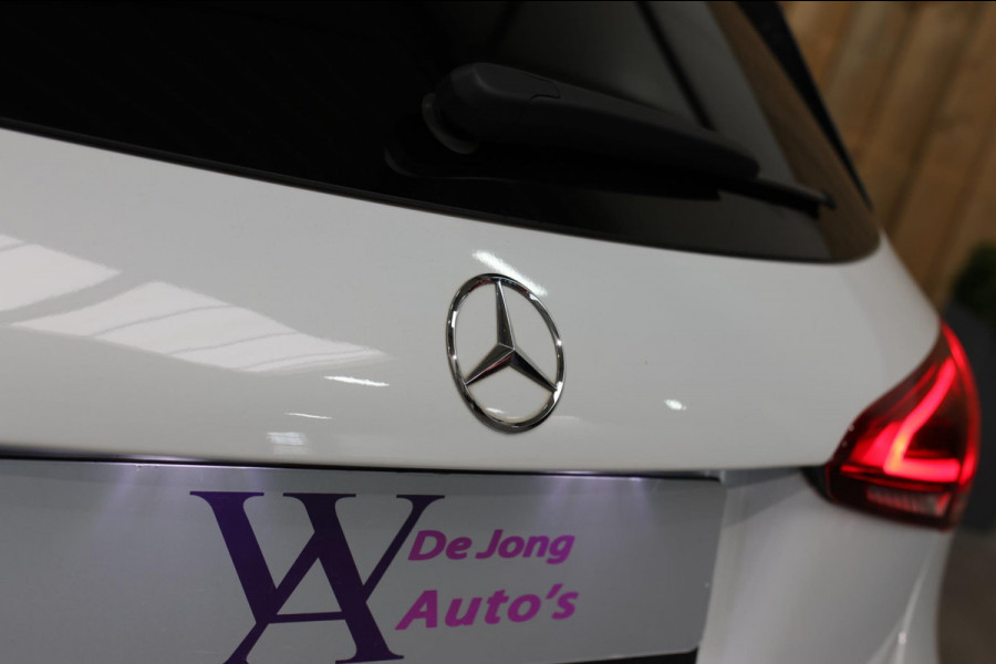 Mercedes-Benz A-Klasse 200 AMG *Pano*Camera*Stoelverwarming*Ambienteverlichting*