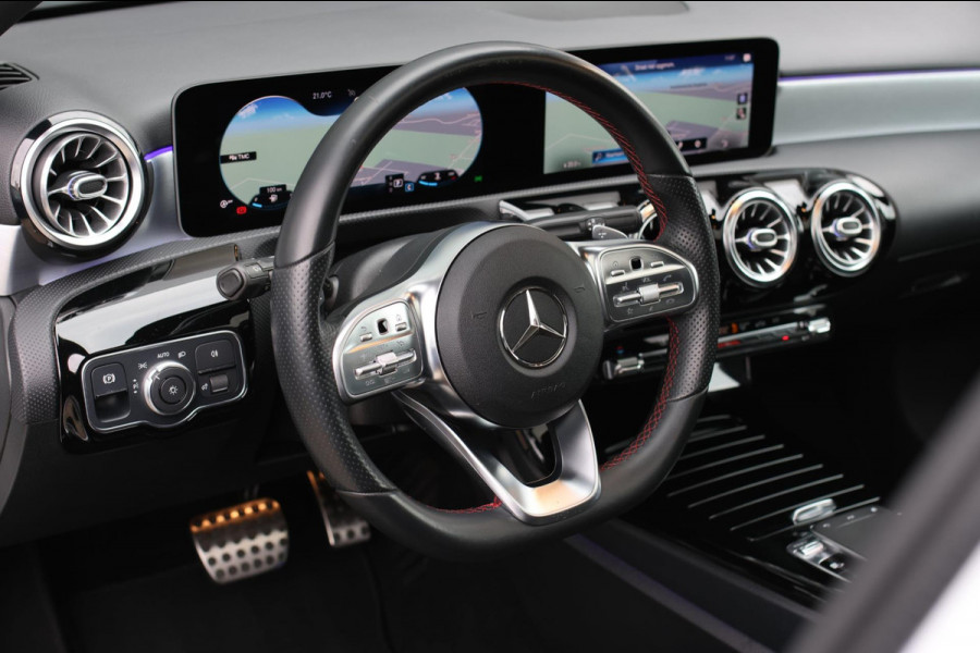 Mercedes-Benz A-Klasse 200 AMG *Pano*Camera*Stoelverwarming*Ambienteverlichting*