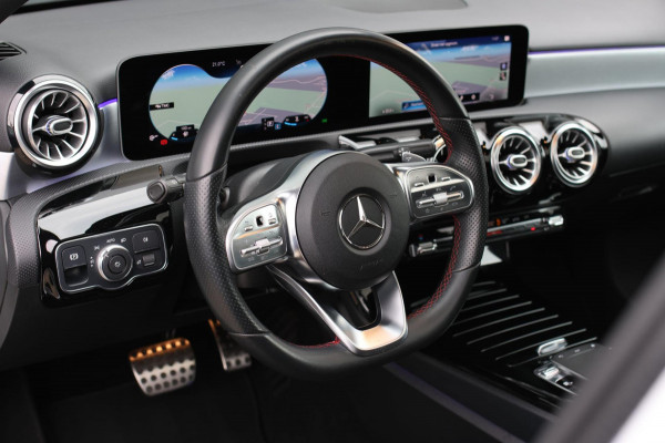 Mercedes-Benz A-Klasse 200 AMG *Pano*Camera*Stoelverwarming*Ambienteverlichting*