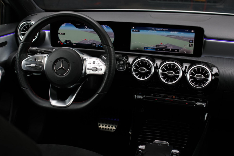 Mercedes-Benz A-Klasse 200 AMG *Pano*Camera*Stoelverwarming*Ambienteverlichting*