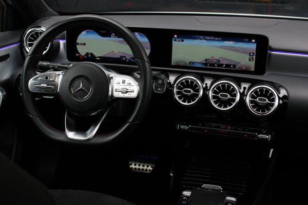 Mercedes-Benz A-Klasse 200 AMG *Pano*Camera*Stoelverwarming*Ambienteverlichting*