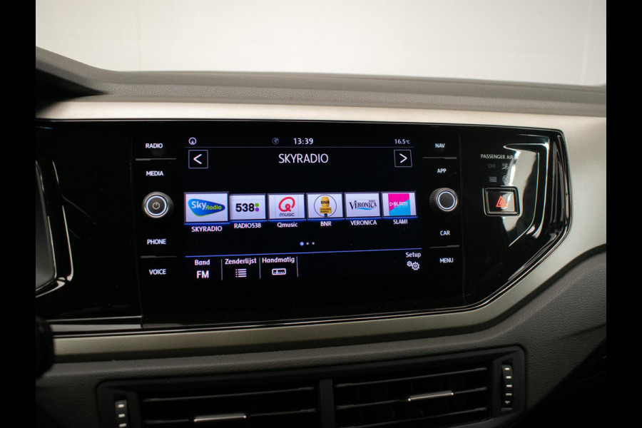 Volkswagen Polo 1.0 TSI Comfortline Sport (APPLE CARPLAY,NAVI,ADAPTIVE CRUISE,LED,DAB,SPORTSTOELEN,LM VELGEN,NETTE STAAT)