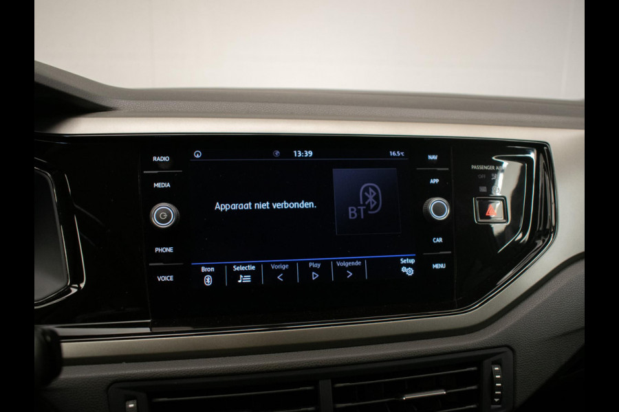 Volkswagen Polo 1.0 TSI Comfortline Sport (APPLE CARPLAY,NAVI,ADAPTIVE CRUISE,LED,DAB,SPORTSTOELEN,LM VELGEN,NETTE STAAT)