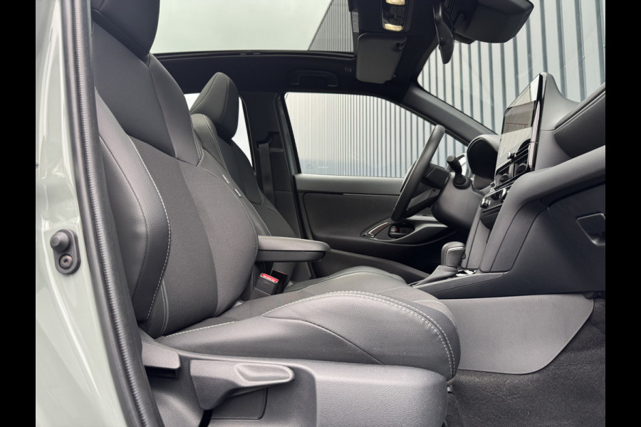 Toyota Yaris Cross 1.5 Hybrid 130 Launch Edition / bi tone | Pano dak | JBL | 360 camera | Head-up | Rijklaar!!