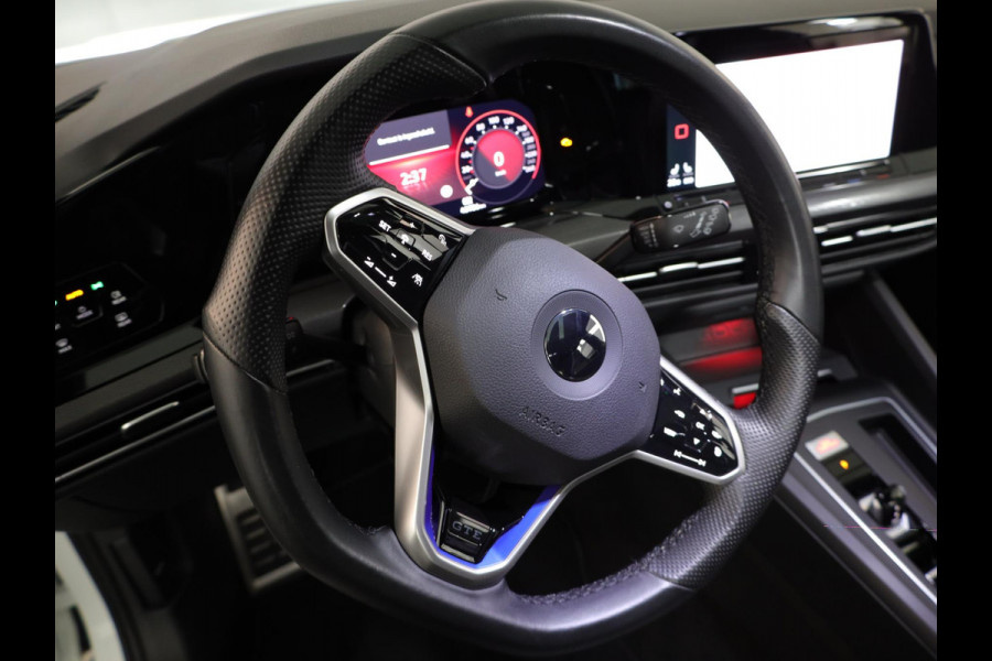 Volkswagen Golf 1.4 eHybrid Style 204 PK PHEV | Panorama dak | 18" LM velgen | Keyless entry | Side assist |