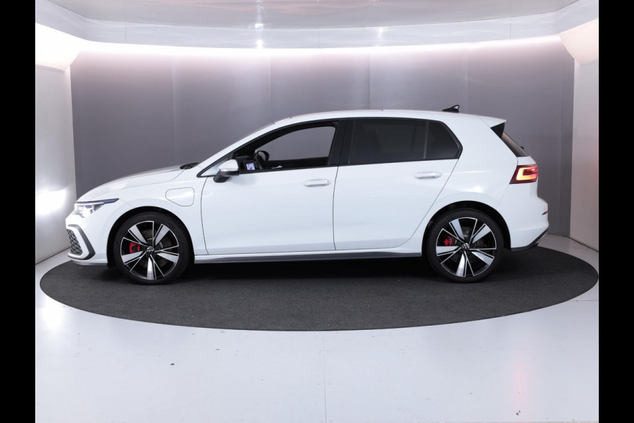 Volkswagen Golf 1.4 eHybrid Style 204 PK PHEV | Panorama dak | 18" LM velgen | Keyless entry | Side assist |
