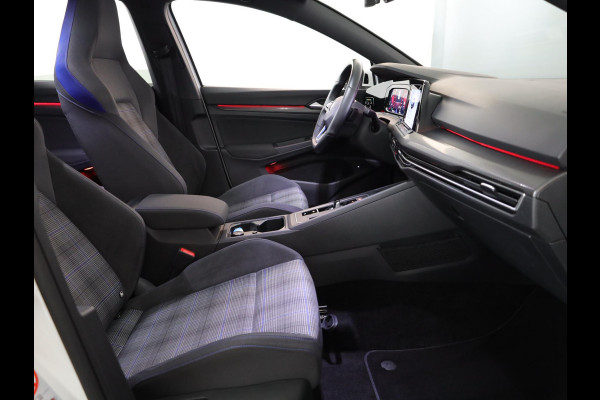 Volkswagen Golf 1.4 eHybrid Style 204 PK PHEV | Panorama dak | 18" LM velgen | Keyless entry | Side assist |