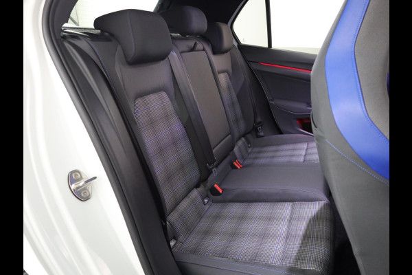 Volkswagen Golf 1.4 eHybrid Style 204 PK PHEV | Panorama dak | 18" LM velgen | Keyless entry | Side assist |